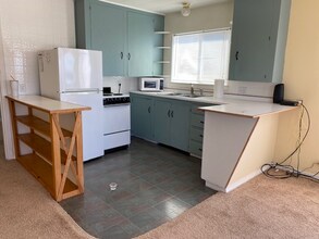 1727 NE 17th St in Lincoln City, OR - Building Photo - Building Photo