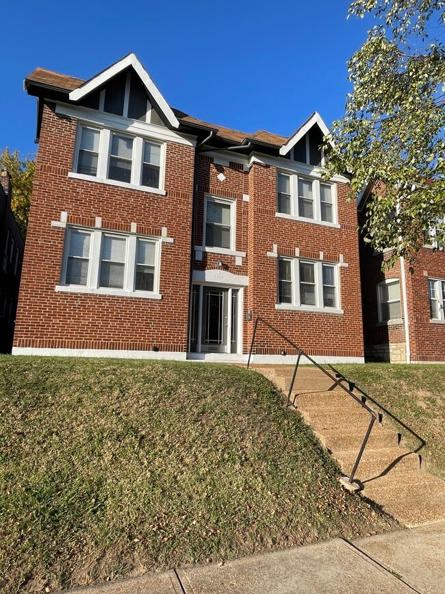 3215 Halliday Ave, Unit 2W