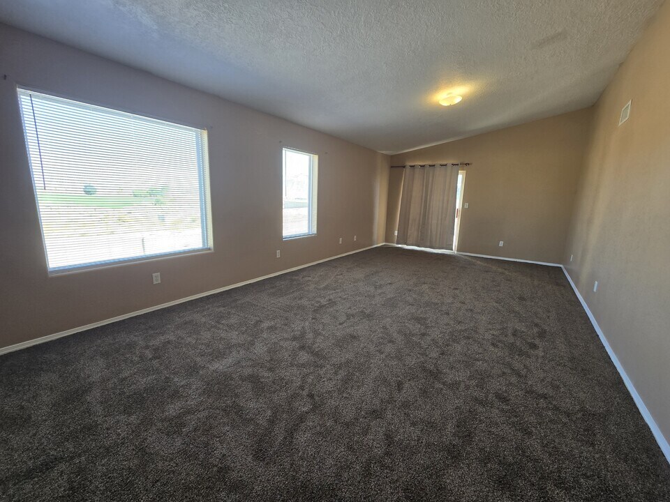 3984 Rancher Loop NE in Rio Rancho, NM - Building Photo
