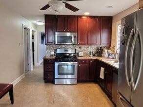 8726 S Francisco Ave in Evergreen Park, IL - Building Photo - Building Photo