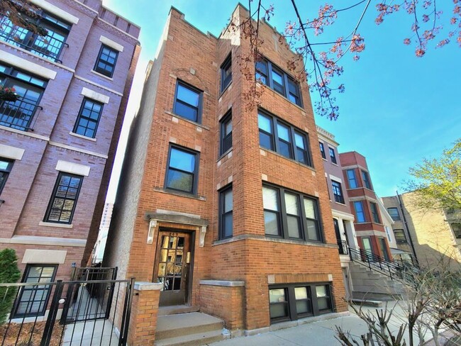 849 W Fletcher St
