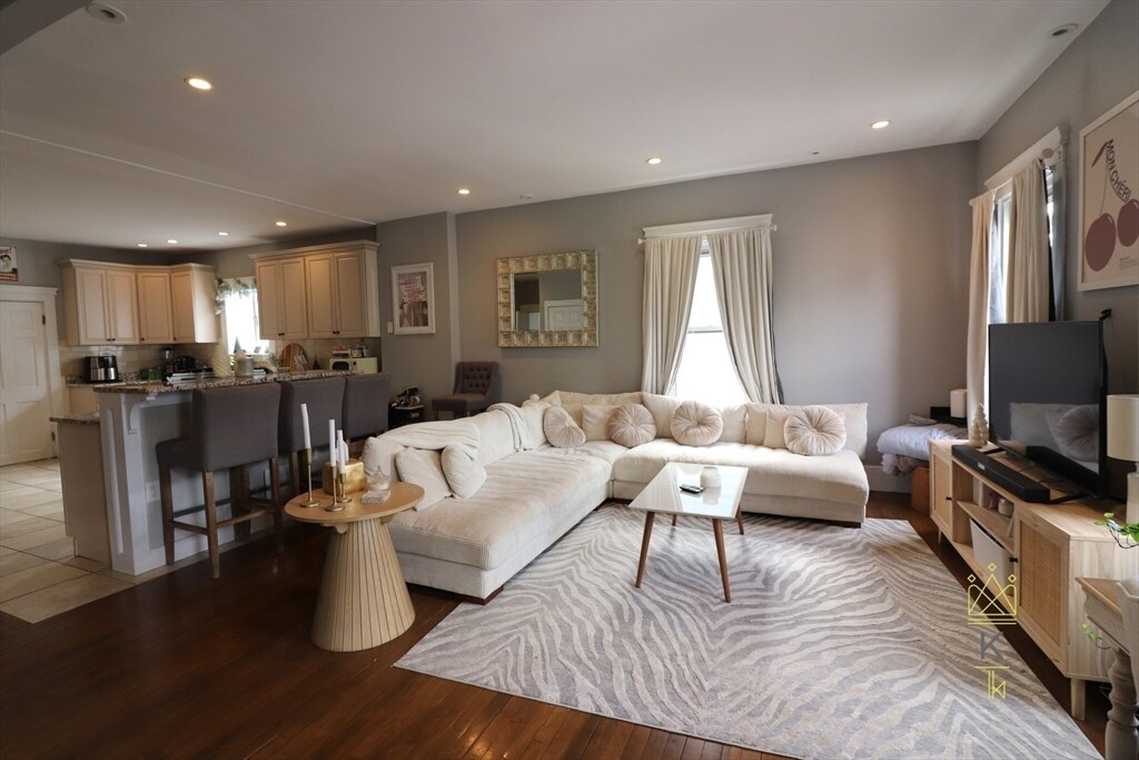 8 Parker St in Boston, MA - Building Photo