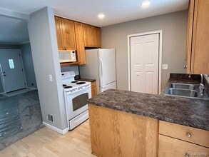 416 E Bernhard Ave in Hazel Park, MI - Building Photo - Building Photo