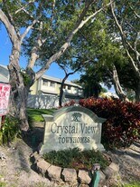 887 Crystal Lake Dr in Pompano Beach, FL - Building Photo