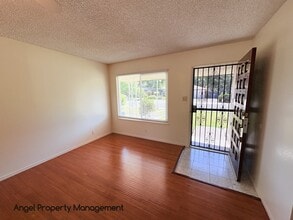 7130 Reichmuth Way in Sacramento, CA - Foto de edificio - Building Photo