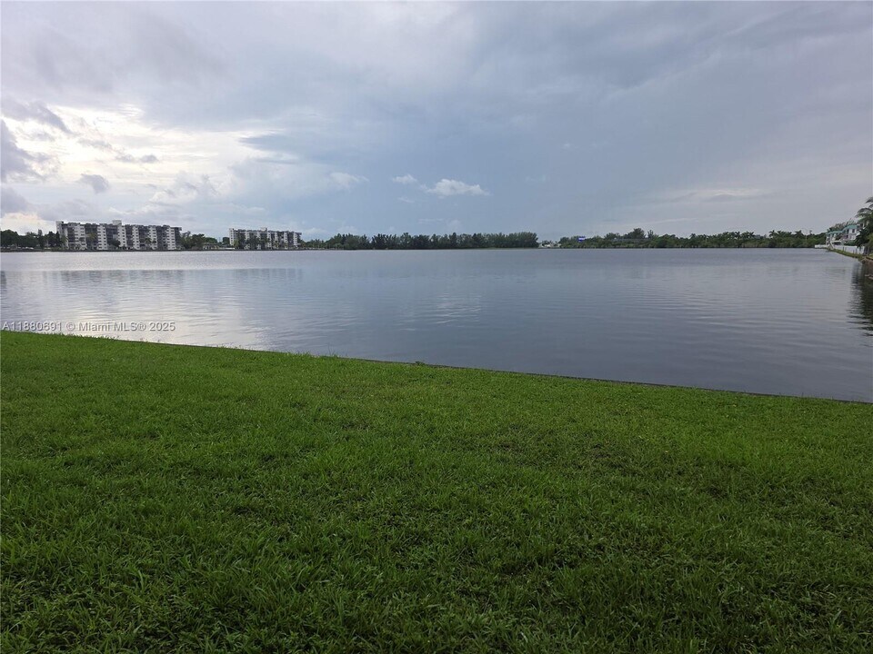 1300 NE 191st St in Miami, FL - Building Photo