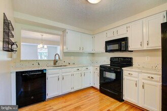 1506 Autumn Ridge Cir in Reston, VA - Building Photo - Building Photo