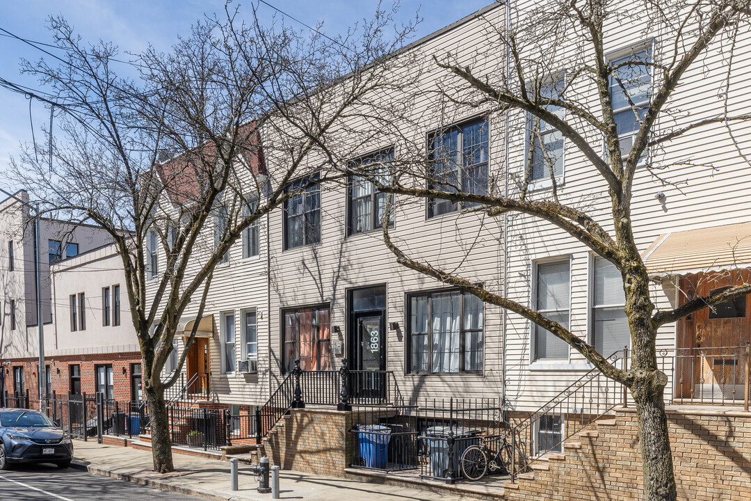 1863 Himrod St in Flushing, NY - Foto de edificio