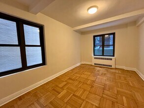 141 E 56th St in New York, NY - Foto de edificio - Building Photo