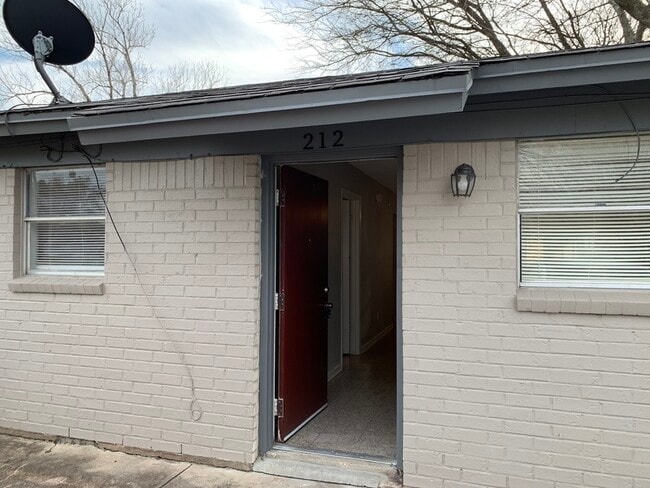 214 E Reagan Ave in Copperas Cove, TX - Foto de edificio - Building Photo