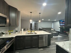 220 Jennifer Ct in Levittown, PA - Building Photo - Building Photo