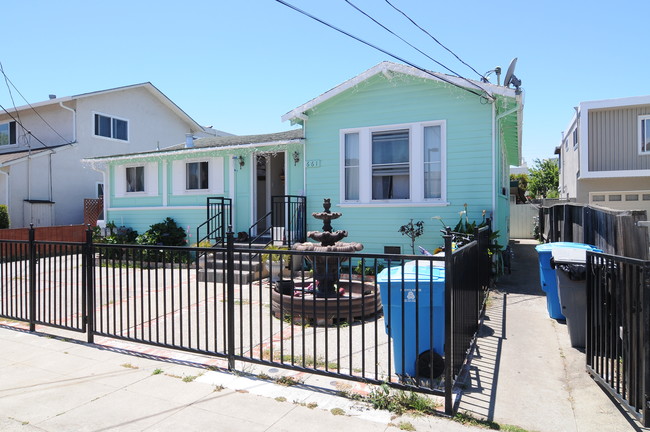 661 Masson Ave in San Bruno, CA - Foto de edificio - Building Photo