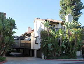 Villas Mallorca in La Jolla, CA - Building Photo - Building Photo