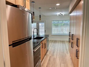 5809 Cherry Creek Dr in Austin, TX - Building Photo - Building Photo