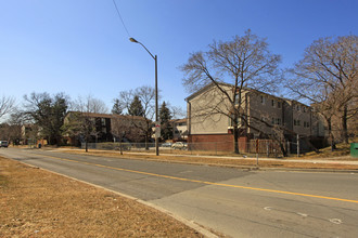 1-83 Yellow Birchway in Toronto, ON - Building Photo - Building Photo