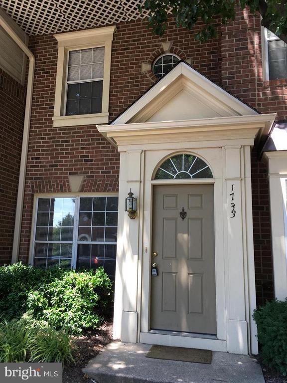 property at 1733 Kingsgate Ct