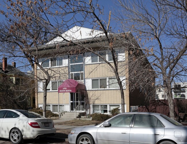 Kingston Manor Calgary, AB Apartments