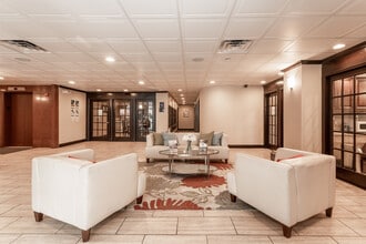 Lafayette Towers in Easton, PA - Foto de edificio - Lobby