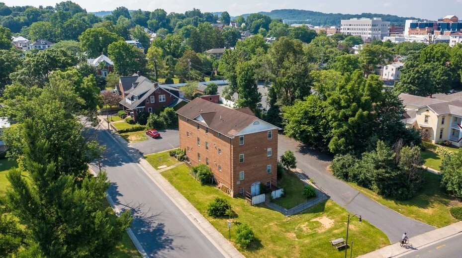 512 S Main St in Harrisonburg, VA - Building Photo