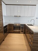 488 University Ave in Toronto, ON - Building Photo