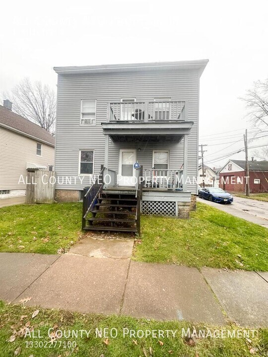 2915 Roanoke Ave-Unit -Unit 2 in Cleveland, OH - Building Photo