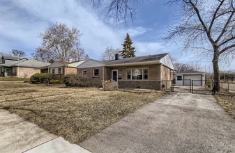 5441 Benton Ave in Downers Grove, IL - Foto de edificio - Building Photo