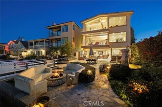 900 E Balboa Blvd in Newport Beach, CA - Building Photo - Building Photo