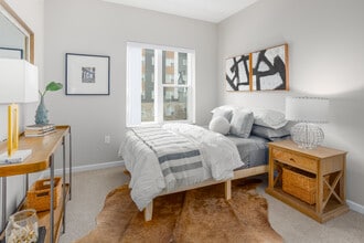 Decatur Landing I & II in Brooklyn Park, MN - Foto de edificio - Interior Photo