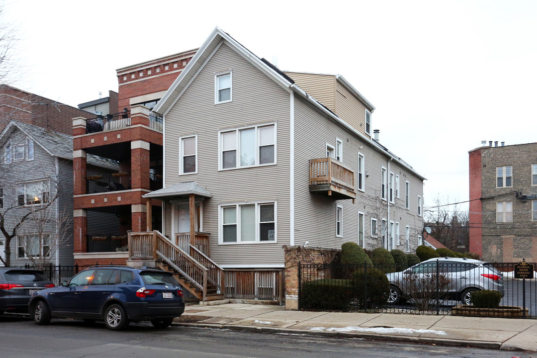 2513 North Southport Avenue in Chicago, IL - Building Photo