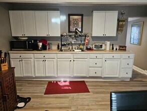 70 Noblestown Rd in Carnegie, PA - Foto de edificio - Building Photo