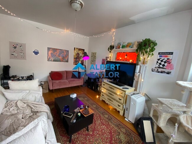 530 Cambridge St, Unit 2 in Boston, MA - Foto de edificio - Building Photo