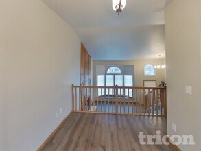 27318 Country Pl NW in Stanwood, WA - Foto de edificio - Building Photo