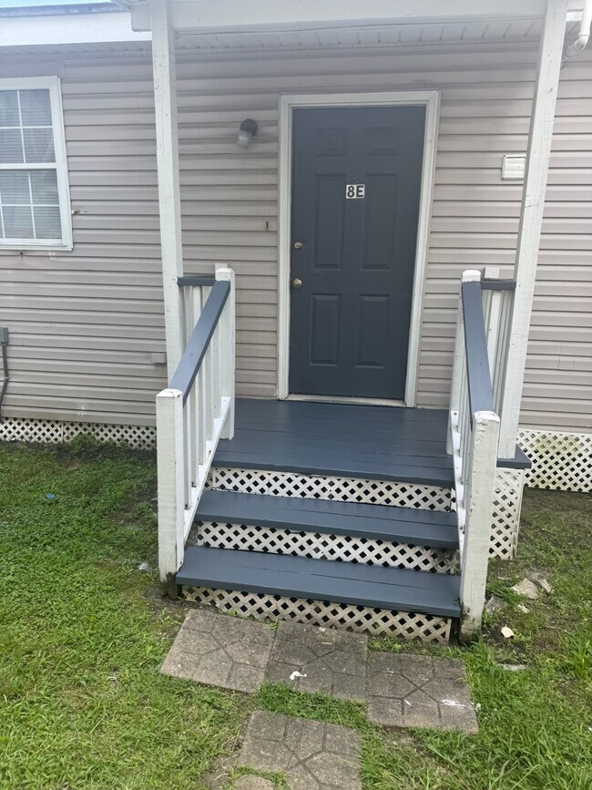 8 Line St, Unit E in Charleston, SC - Building Photo - Building Photo