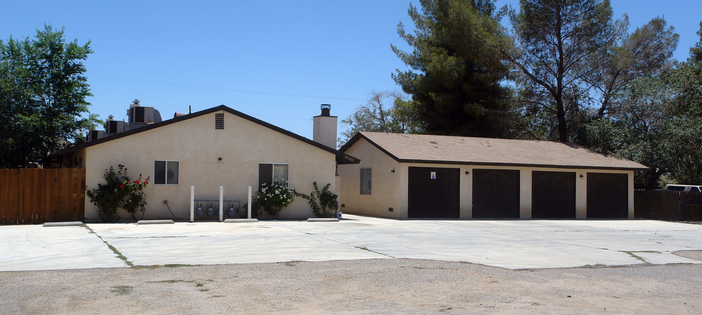 20255 Zuni Rd in Apple Valley, CA - Foto de edificio