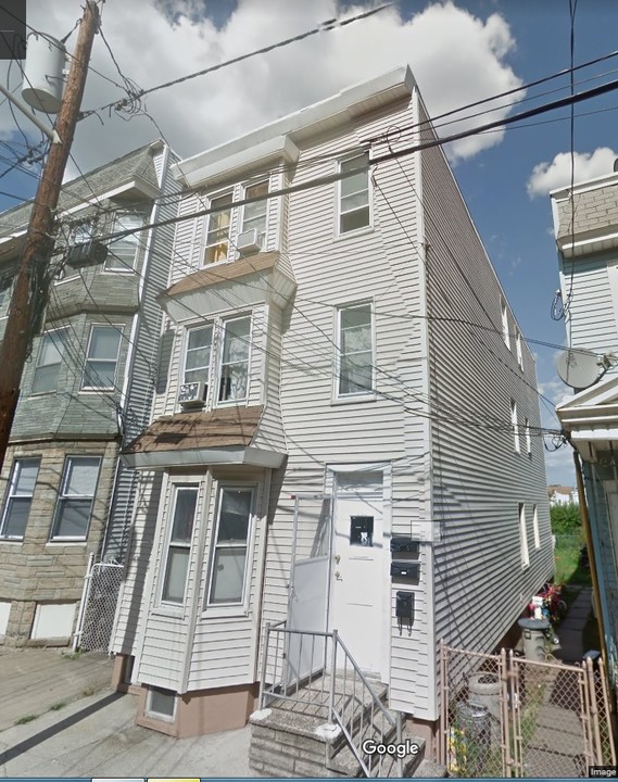 229 Patterson St in Harrison, NJ - Building Photo