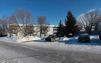 County Line Plaza in Greenfield, MN - Building Photo - Building Photo