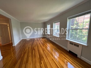 1151 Beacon St, Unit 4 in Brookline, MA - Foto de edificio - Building Photo