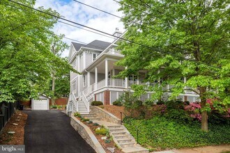 414 Rucker Pl in Alexandria, VA - Building Photo - Building Photo