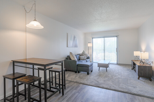 Cedar Place Apartments in Lansing, MI - Foto de edificio - Interior Photo