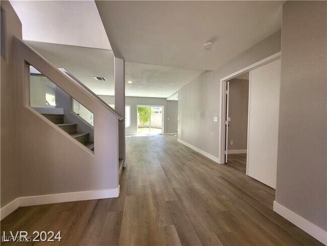 10208 Grecian Laurel Ct in Las Vegas, NV - Building Photo - Building Photo