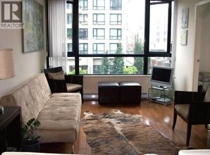 909 Mainland St in Vancouver, BC - Building Photo - Building Photo