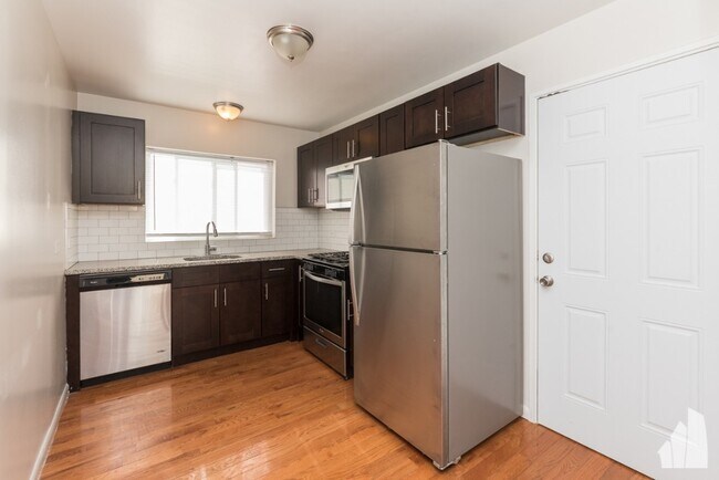 7539 N Bell Ave, Unit GH in Chicago, IL - Foto de edificio - Building Photo
