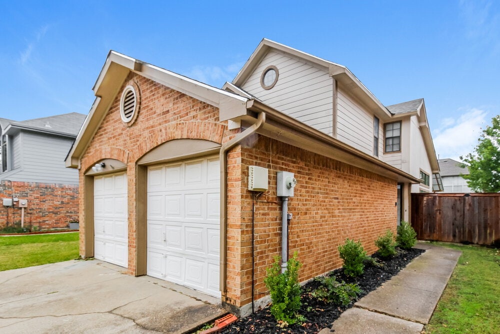 1221 Settlers Way in Lewisville, TX - Building Photo