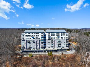 586 W Thames St in Norwich, CT - Building Photo - Building Photo