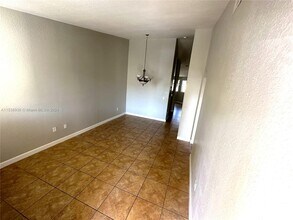 1651 SE 28th Ct, Unit 201 in Homestead, FL - Building Photo - Building Photo