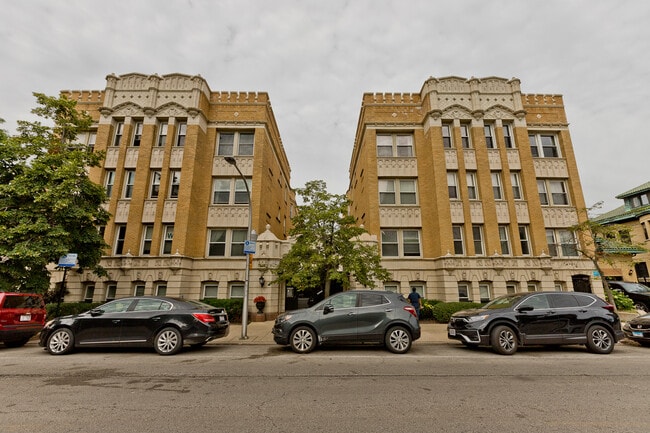 property at 4240 N Clarendon Ave