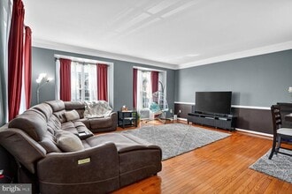 558 Edmonton Terrace NE in Leesburg, VA - Building Photo - Building Photo