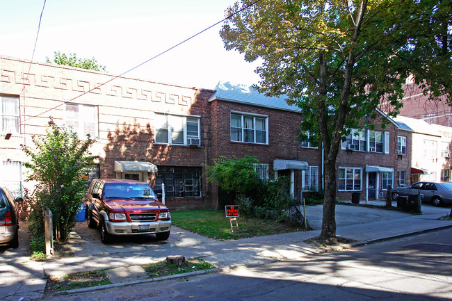 13227-13237 Avery Ave in Flushing, NY - Building Photo - Building Photo