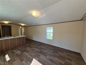 120 Kenny Brook Ln in Elyria, OH - Building Photo - Building Photo