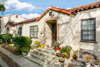 1365 Mentor Ave in Pasadena, CA - Building Photo - Building Photo